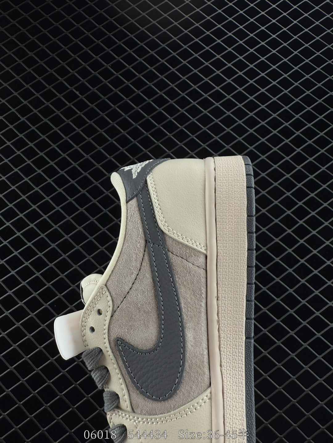 Travis Scott x Air Jordan 1 ” Reverse Mocha “